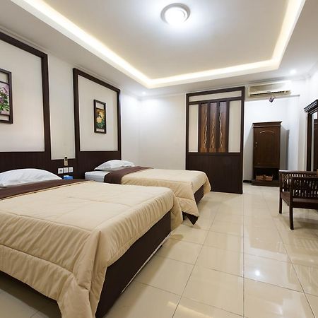 Hotel Wisma Djaja Syariah Bojonegoro Eksteriør bilde