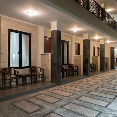 Hotel Wisma Djaja Syariah Bojonegoro Eksteriør bilde