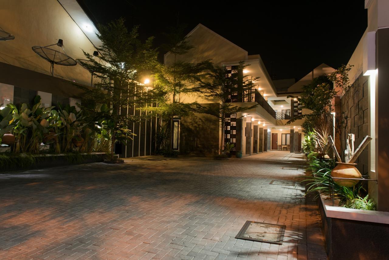 Hotel Wisma Djaja Syariah Bojonegoro Eksteriør bilde