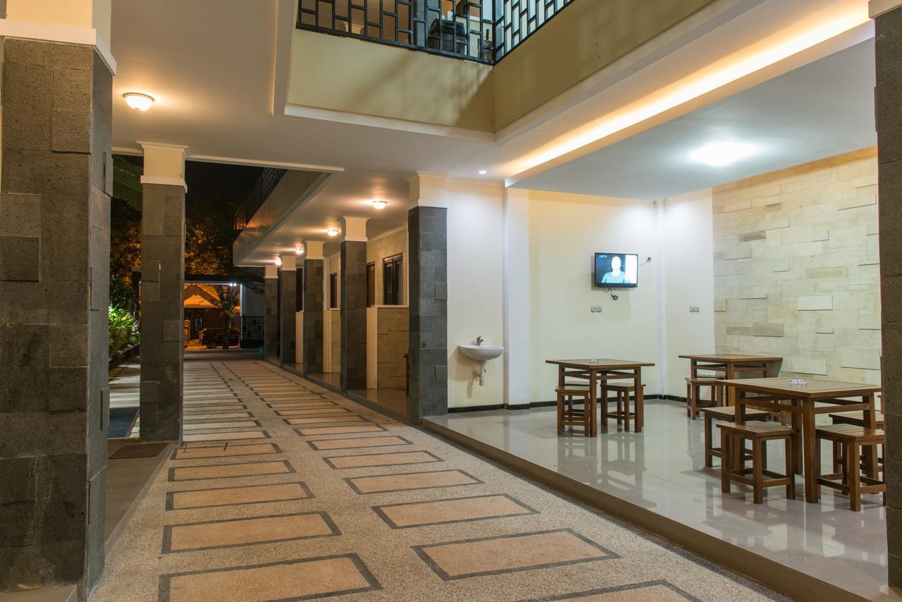 Hotel Wisma Djaja Syariah Bojonegoro Eksteriør bilde