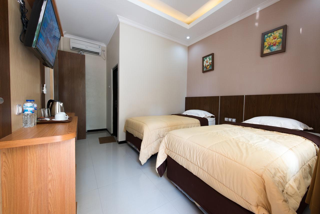 Hotel Wisma Djaja Syariah Bojonegoro Eksteriør bilde