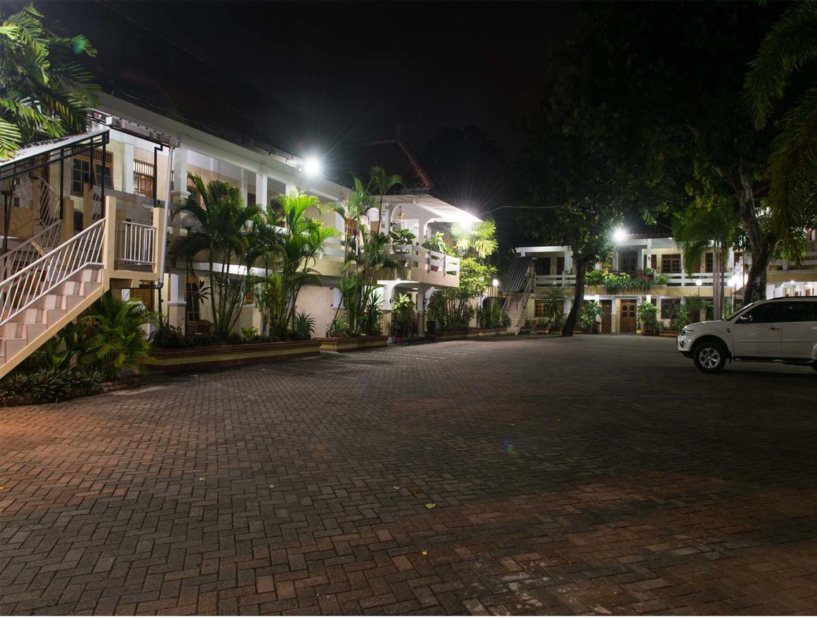 Hotel Wisma Djaja Syariah Bojonegoro Eksteriør bilde